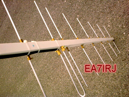 Yagi UHF 8 elementos con boom metálico